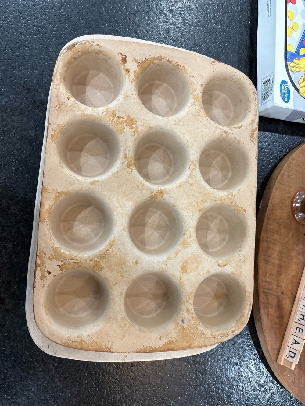 The Pampered Chef Vintage Muffin Stoneware  Beige 12-Cup Muffin Pan